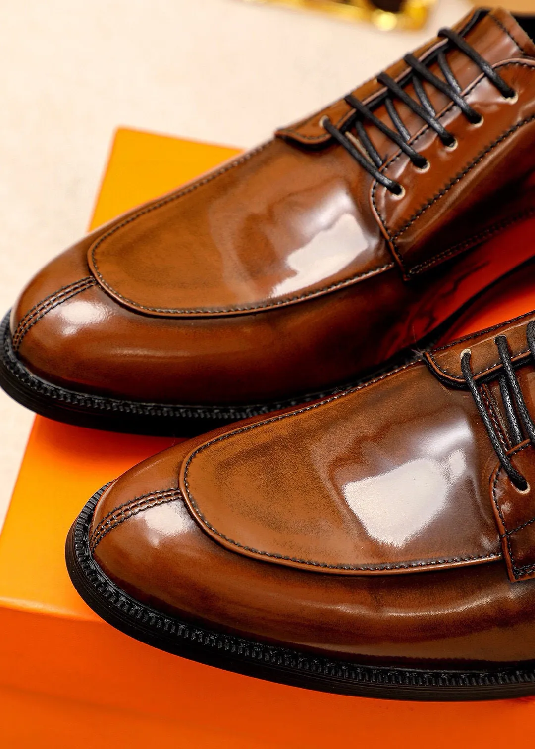 Men's shoes 💰460 💐 Product trademark: HERMES "Hermès" business leather shoes Regular size: 38-44 (45🉑️customized) Product materials: Selected imported first-layer open-edge beaded calfskin upper, imported water-dyed 🐂 cowhide lining. Strong three-dimensional visual effect, non-slip and wear-resistant combination outsole Color: 2⃣️colors available